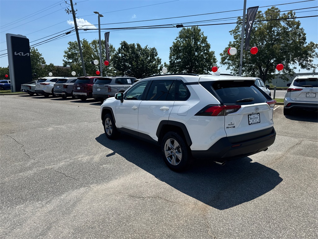 2022 Toyota RAV4 XLE photo 4