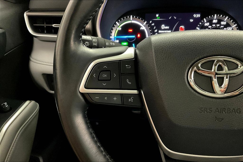 2022 Toyota Highlander Hybrid XLE photo 16