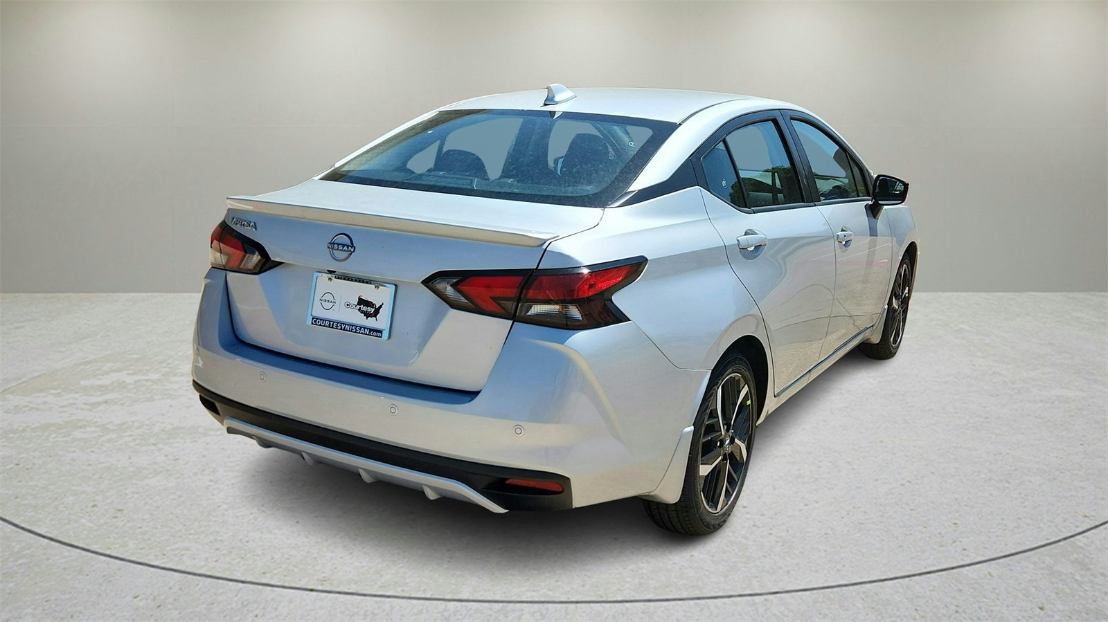 2025 Nissan Versa SR photo 3
