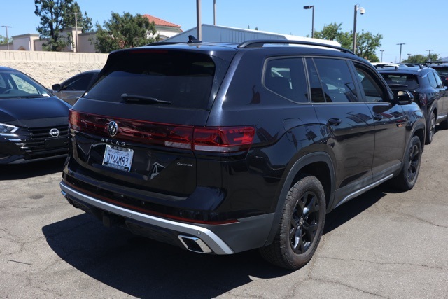 2024 Volkswagen Atlas Peak Edition SEL photo 2