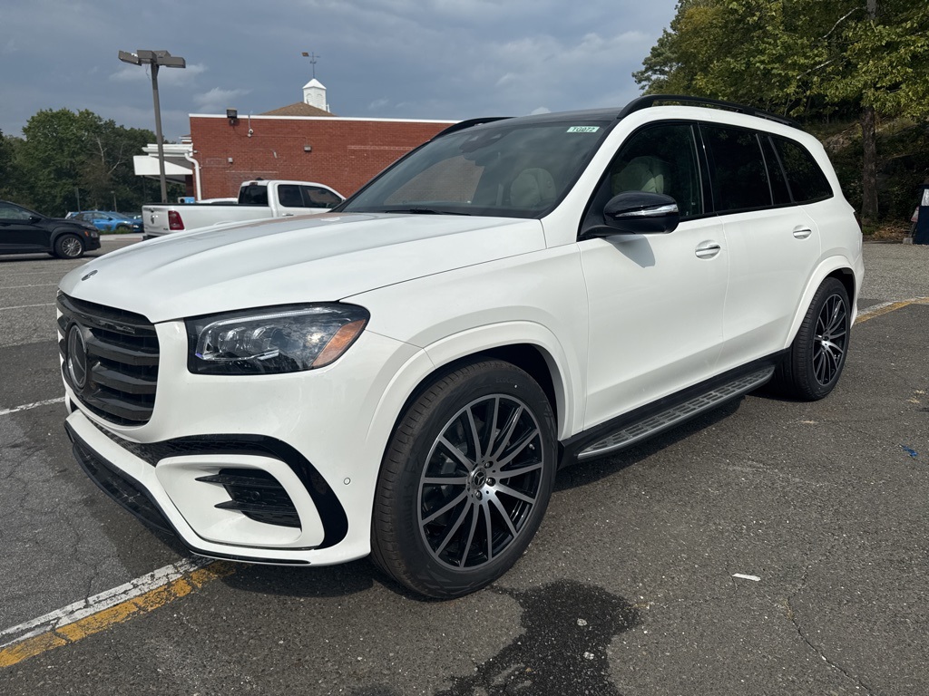 2026 Mercedes Benz GLS 580 4MATIC photo 3