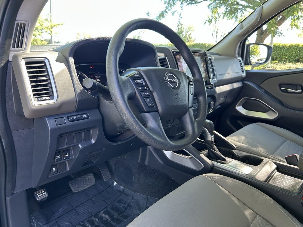 2023 Nissan Frontier SV photo 10