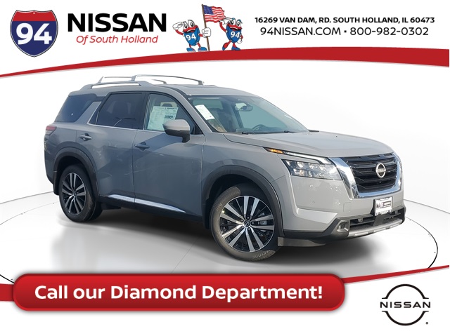 2025 Nissan Pathfinder Platinum's photo