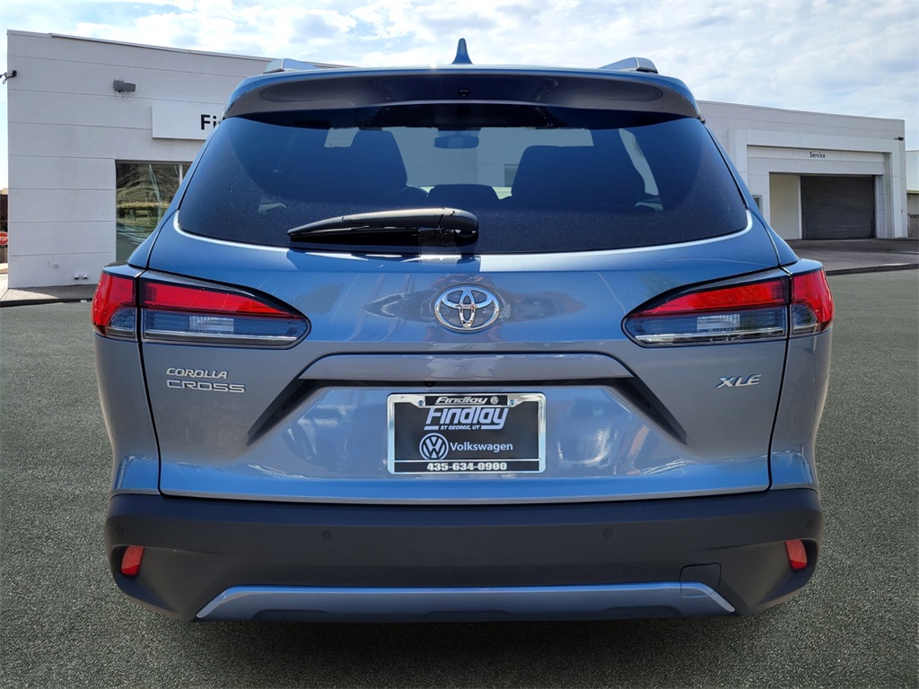 2023 Toyota Corolla Cross XLE photo 5