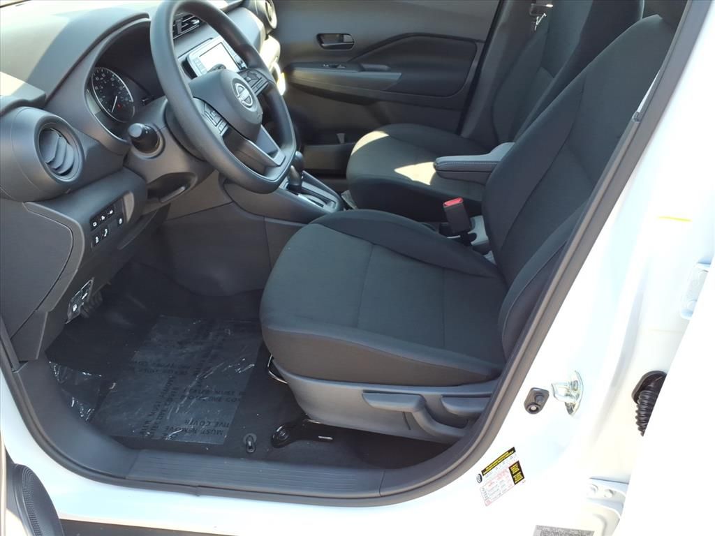 2025 Nissan Kicks Play S photo 8