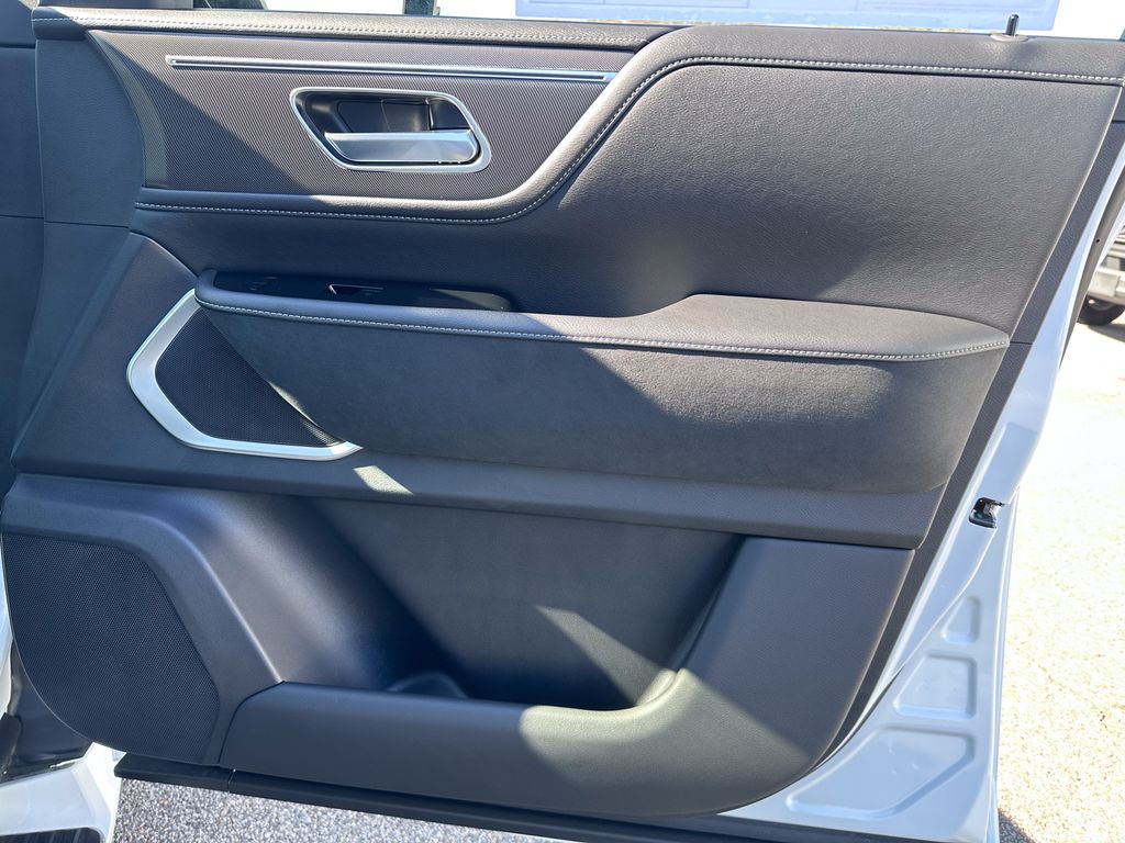2025 Infiniti QX80 Luxe photo 40