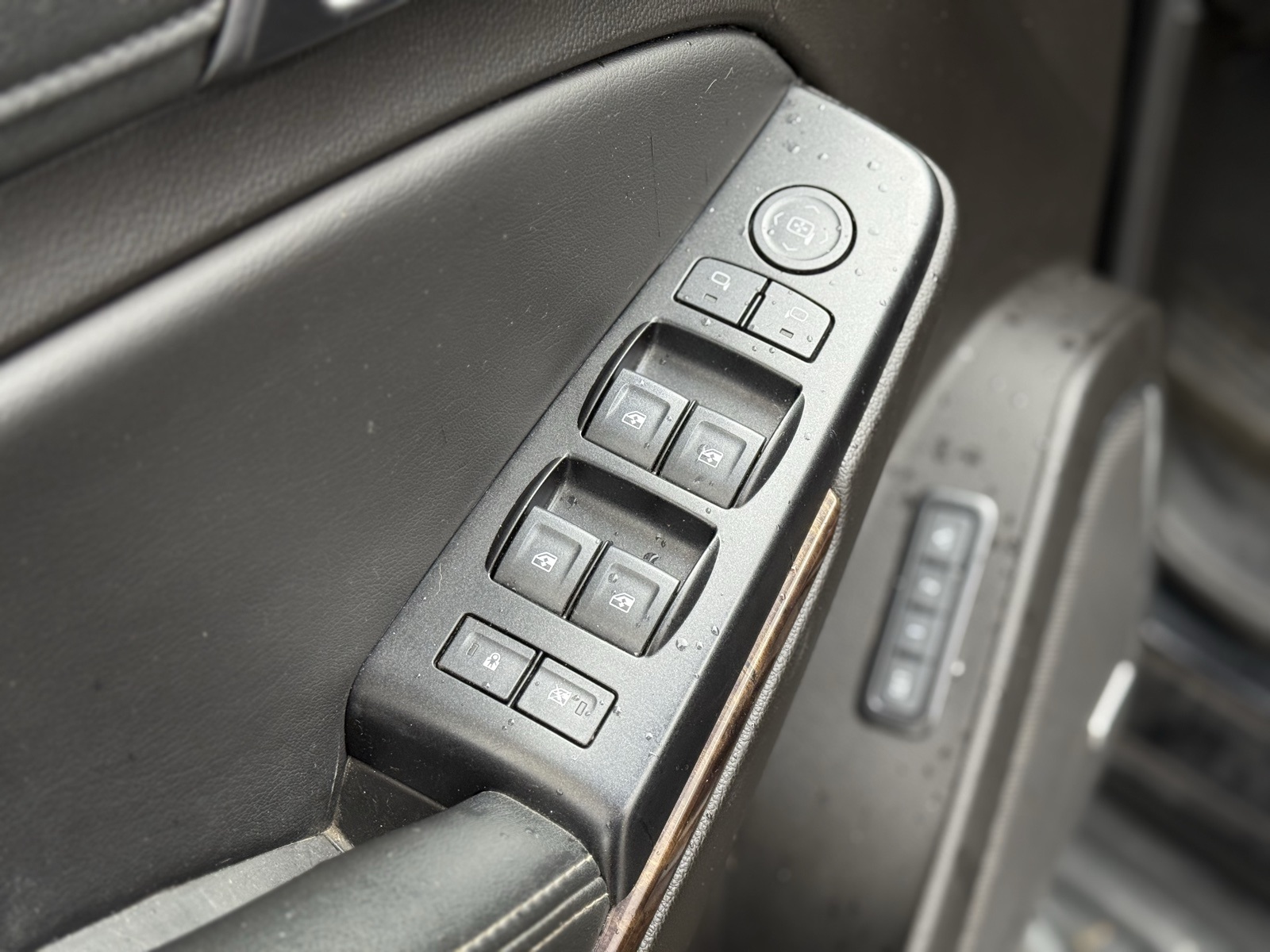 2017 Chevrolet Tahoe LT photo 9