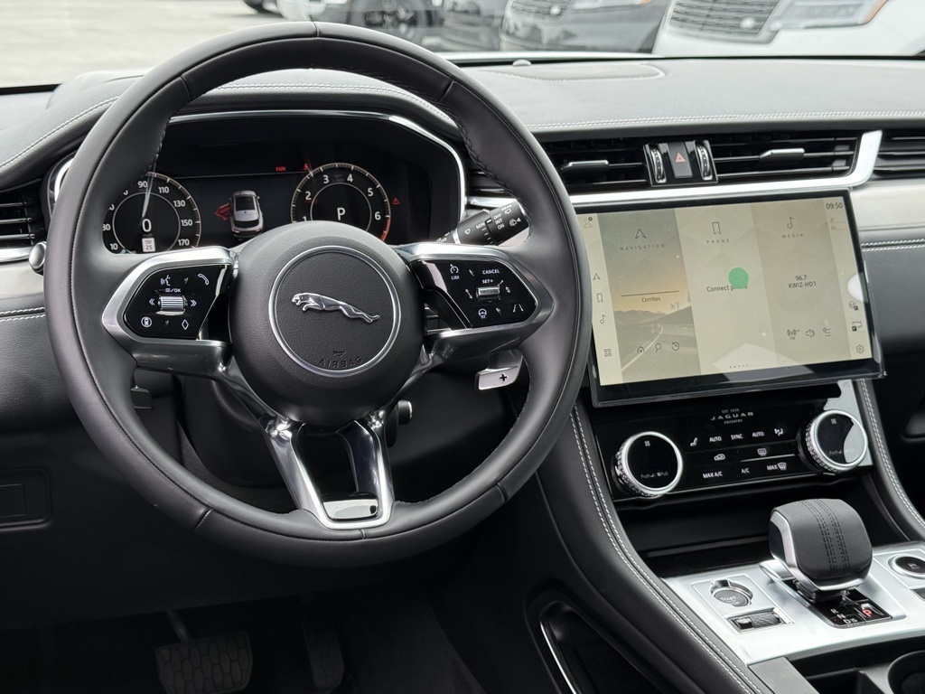 2026 Jaguar F-PACE P250 R-Dynamic S photo 17