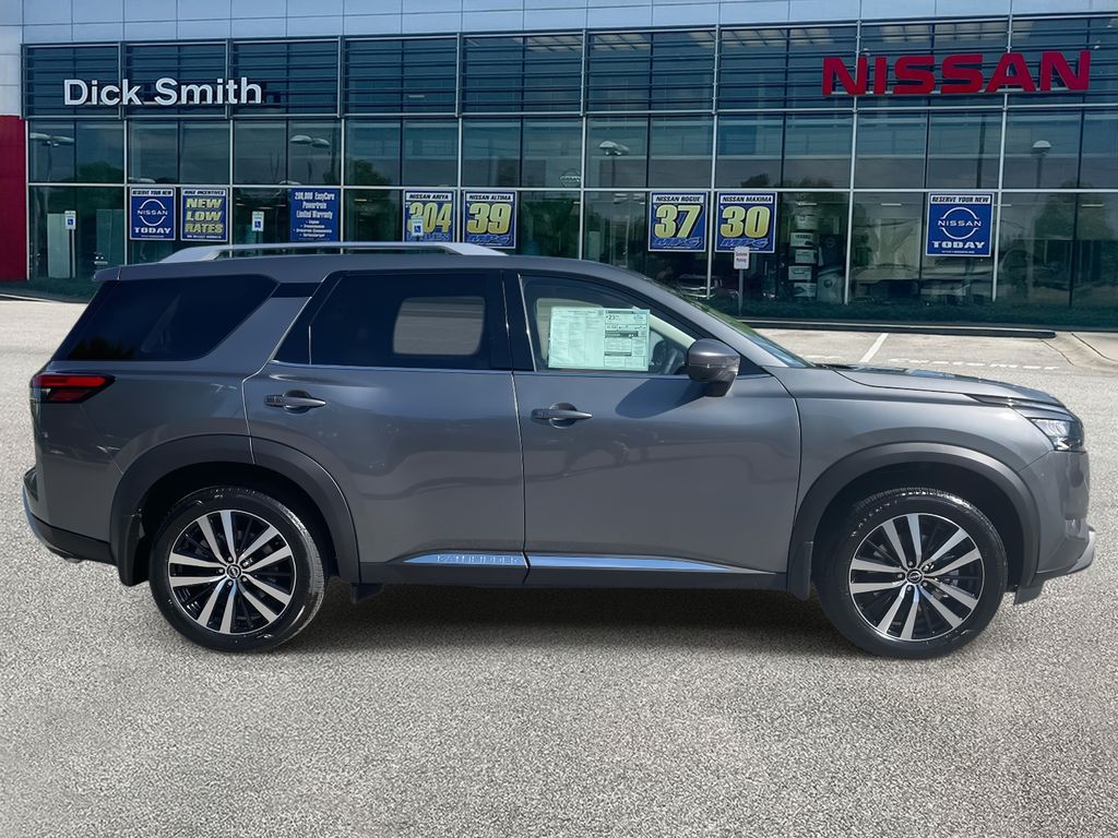 2025 Nissan Pathfinder Platinum photo 2