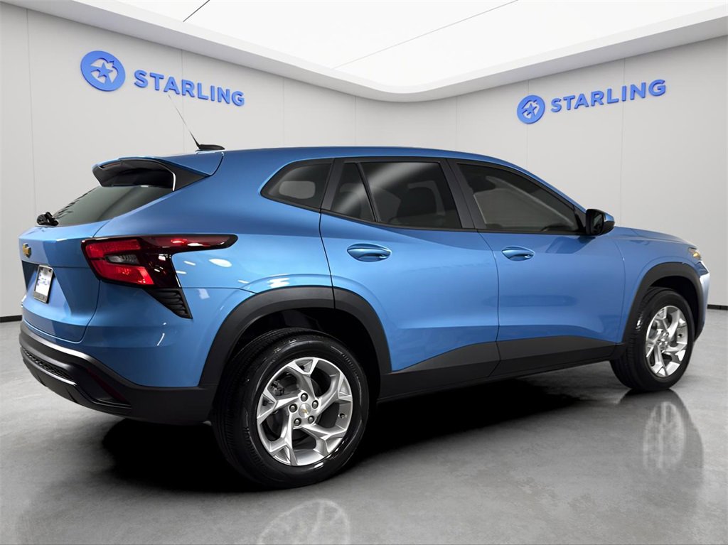 2025 Chevrolet Trax LS photo 7
