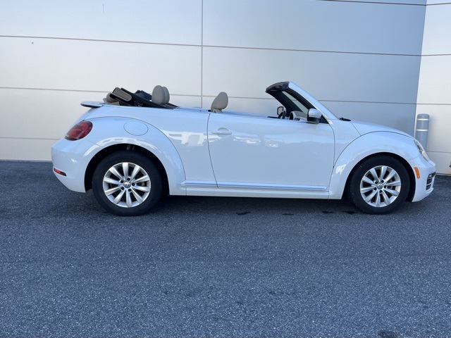 2019 Volkswagen Beetle Convertible S photo 18