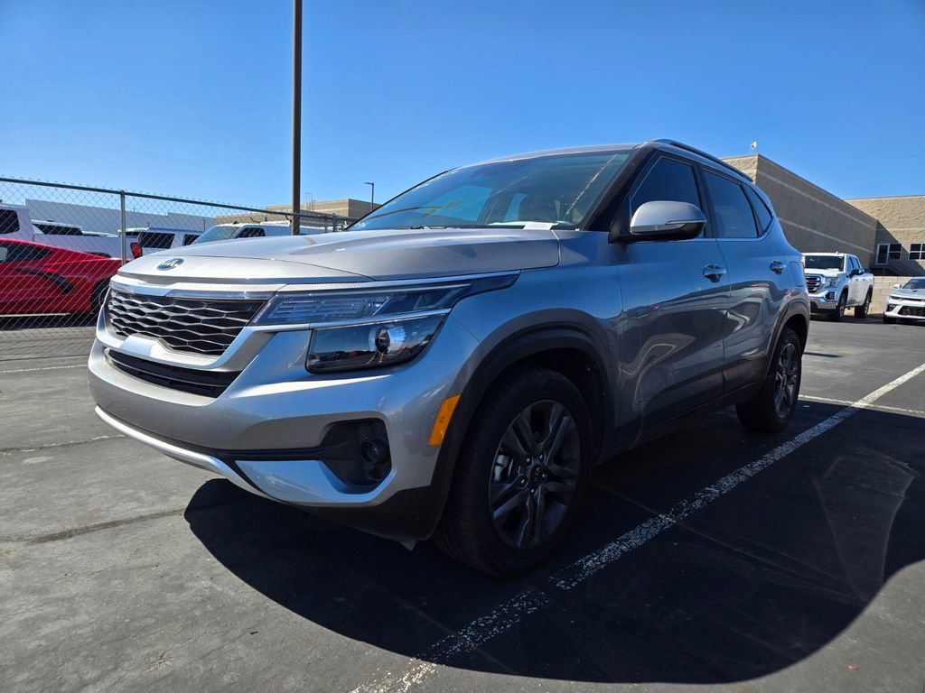 2021 Kia Seltos S photo 2