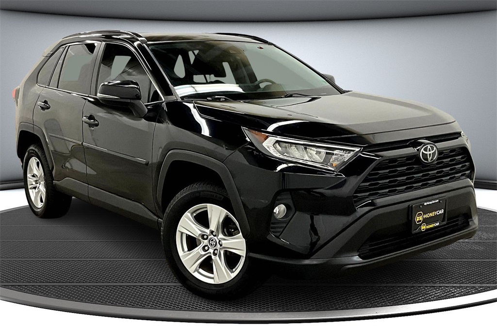 2021 Toyota RAV4 XLE's photo