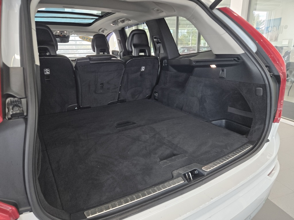 2016 Volvo XC90 T5 Momentum photo 15