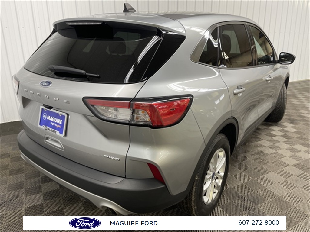 2022 Ford Escape SE photo 3