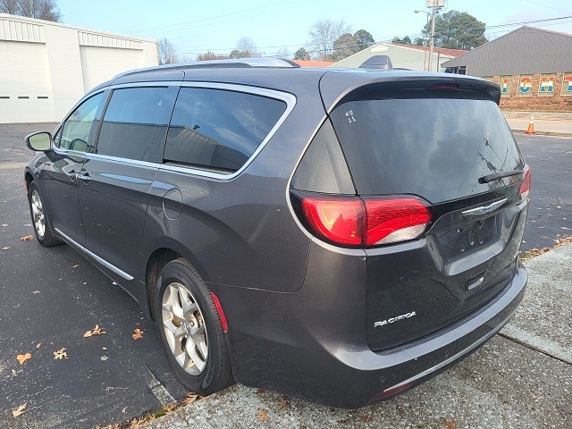 2019 Chrysler Pacifica Limited photo 3
