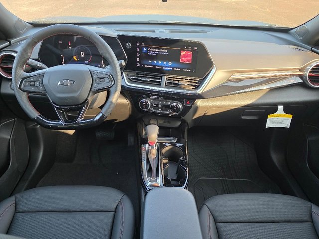 2025 Chevrolet Trax photo 2