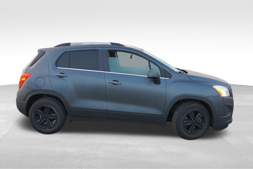 2016 Chevrolet Trax LT photo 2