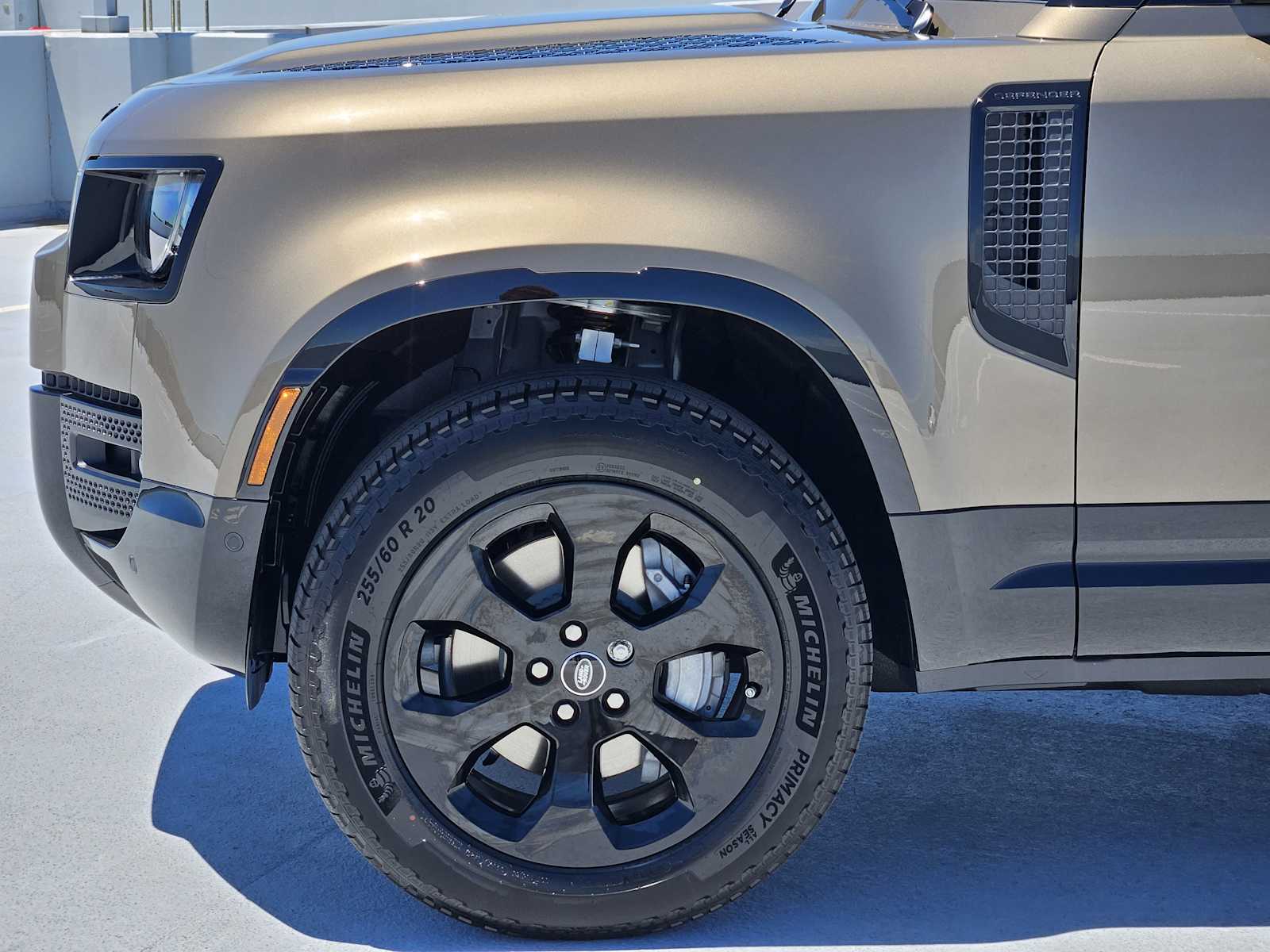 New 2025 GONDWANA STONE Land Rover X-Dynamic SE image 9