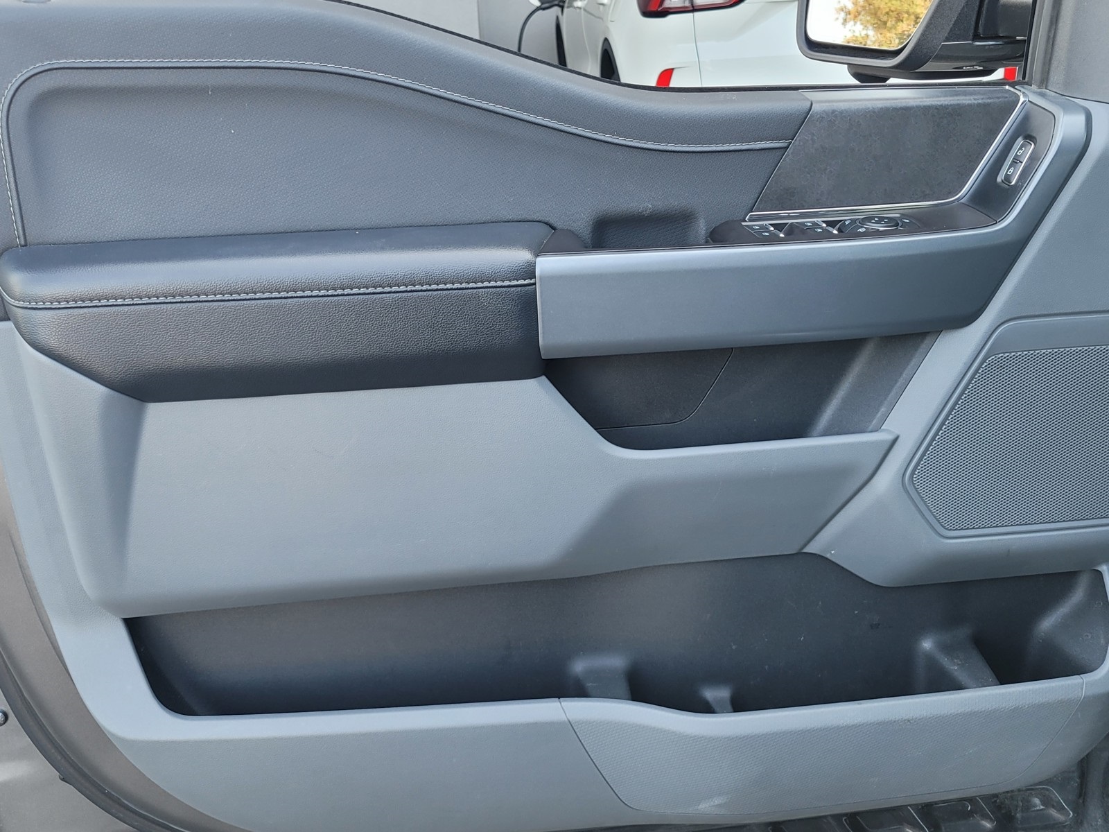 2024 Ford F-150 XLT photo 14