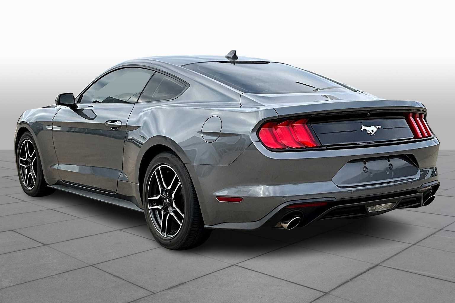 2021 Ford Mustang EcoBoost photo 11