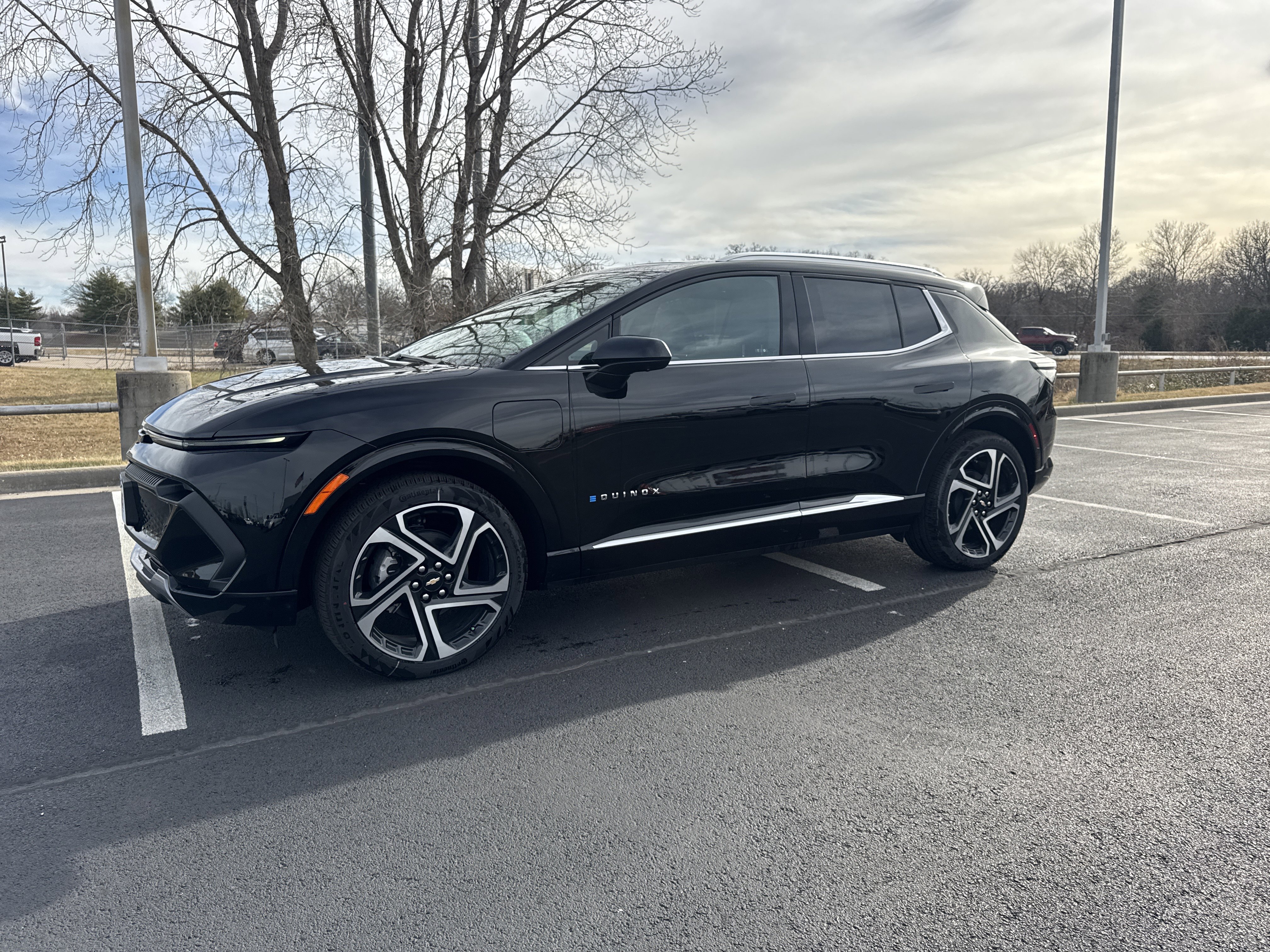 2025 Chevrolet Equinox EV LT's photo