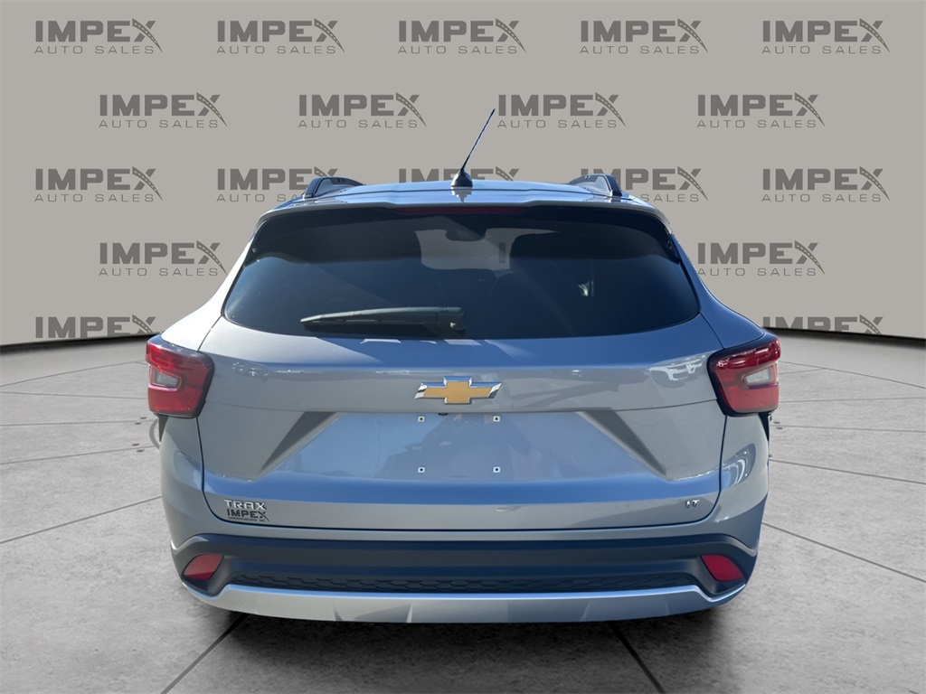 2025 Chevrolet Trax LT photo 4