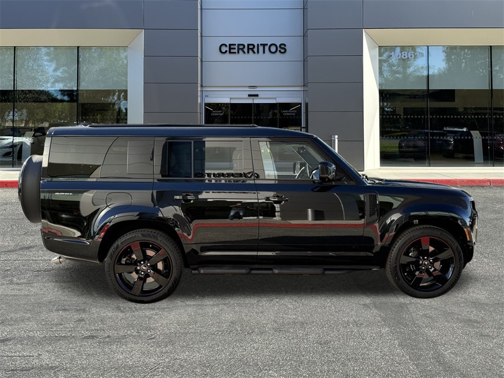 2025 Land Rover Defender 130 V8 photo 3