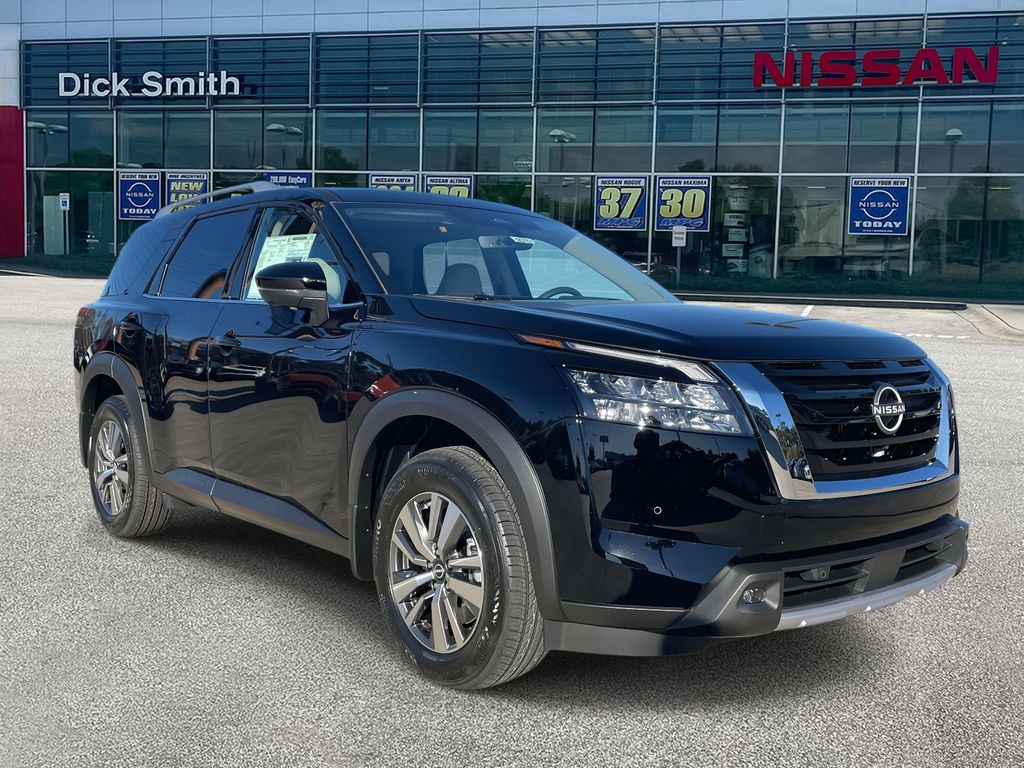2025 Nissan Pathfinder SL's photo