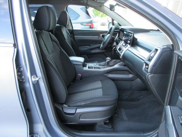 2022 Kia Sorento LX photo 24