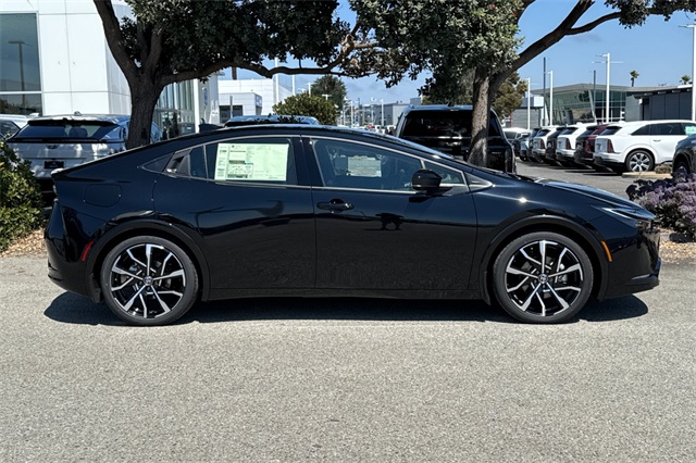 2026 Toyota Prius Plug-in Hybrid XSE Premium photo 3