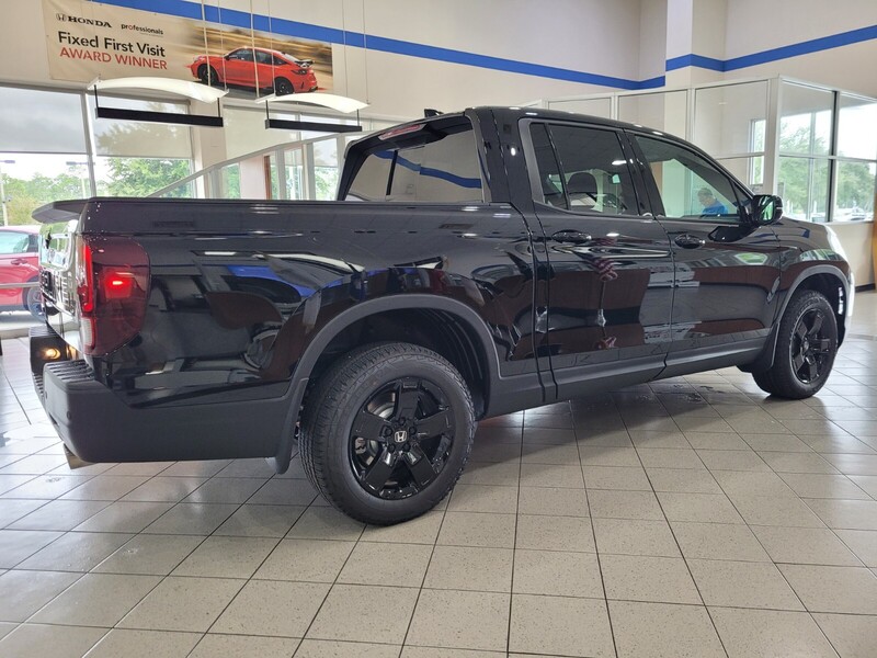 2026 Honda Ridgeline Black Edition photo 3