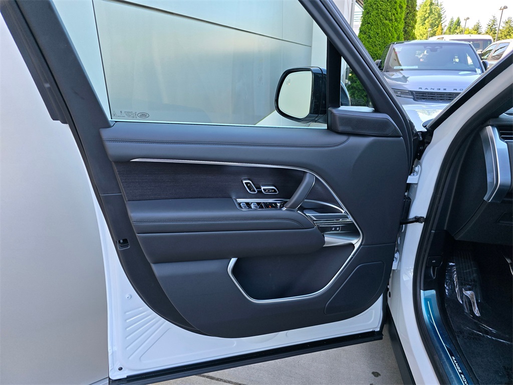 2025 Land Rover Range Rover SE photo 19
