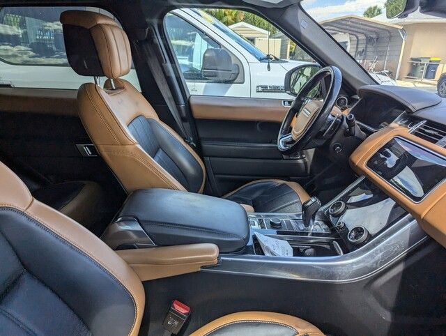 2018 Land Rover Range Rover Sport HSE Dynamic photo 3