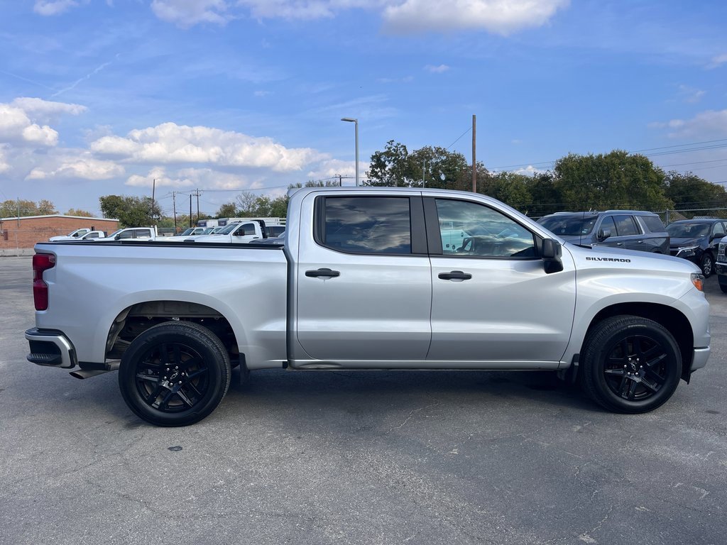 2022 Chevrolet Silverado Custom photo 3
