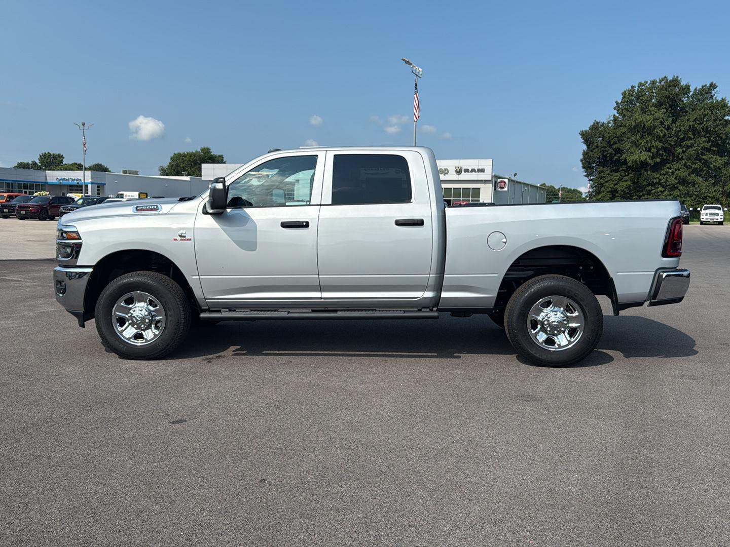 2025 Ram 2500 Tradesman photo 3