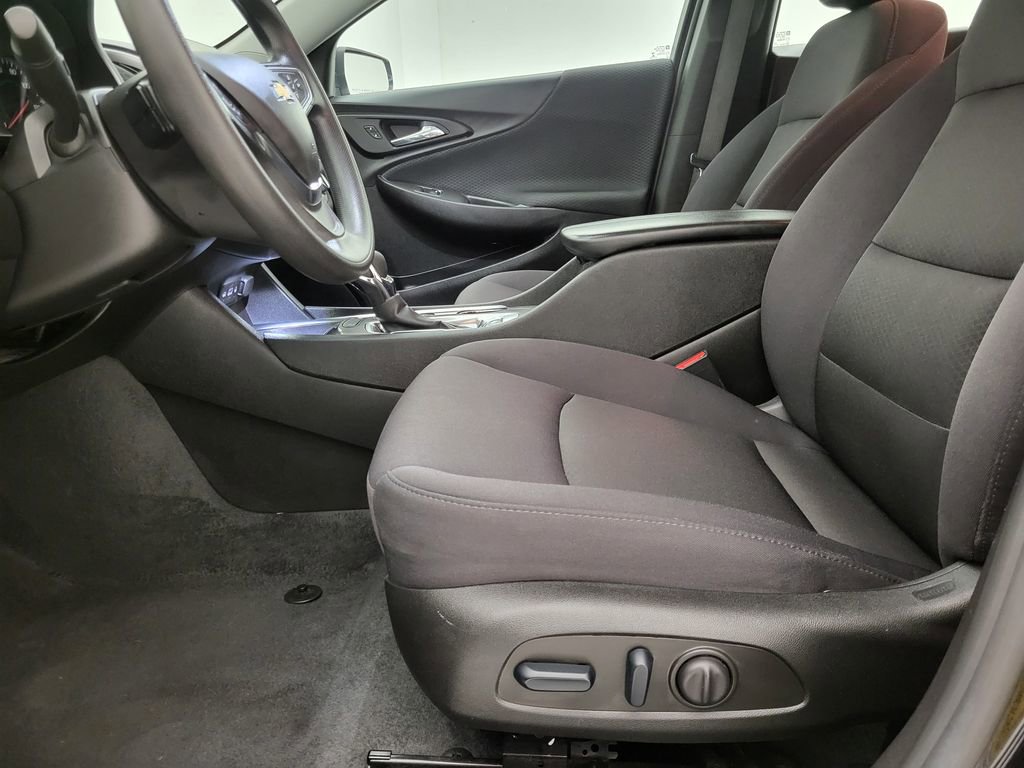 2024 Chevrolet Malibu 1LT photo 2