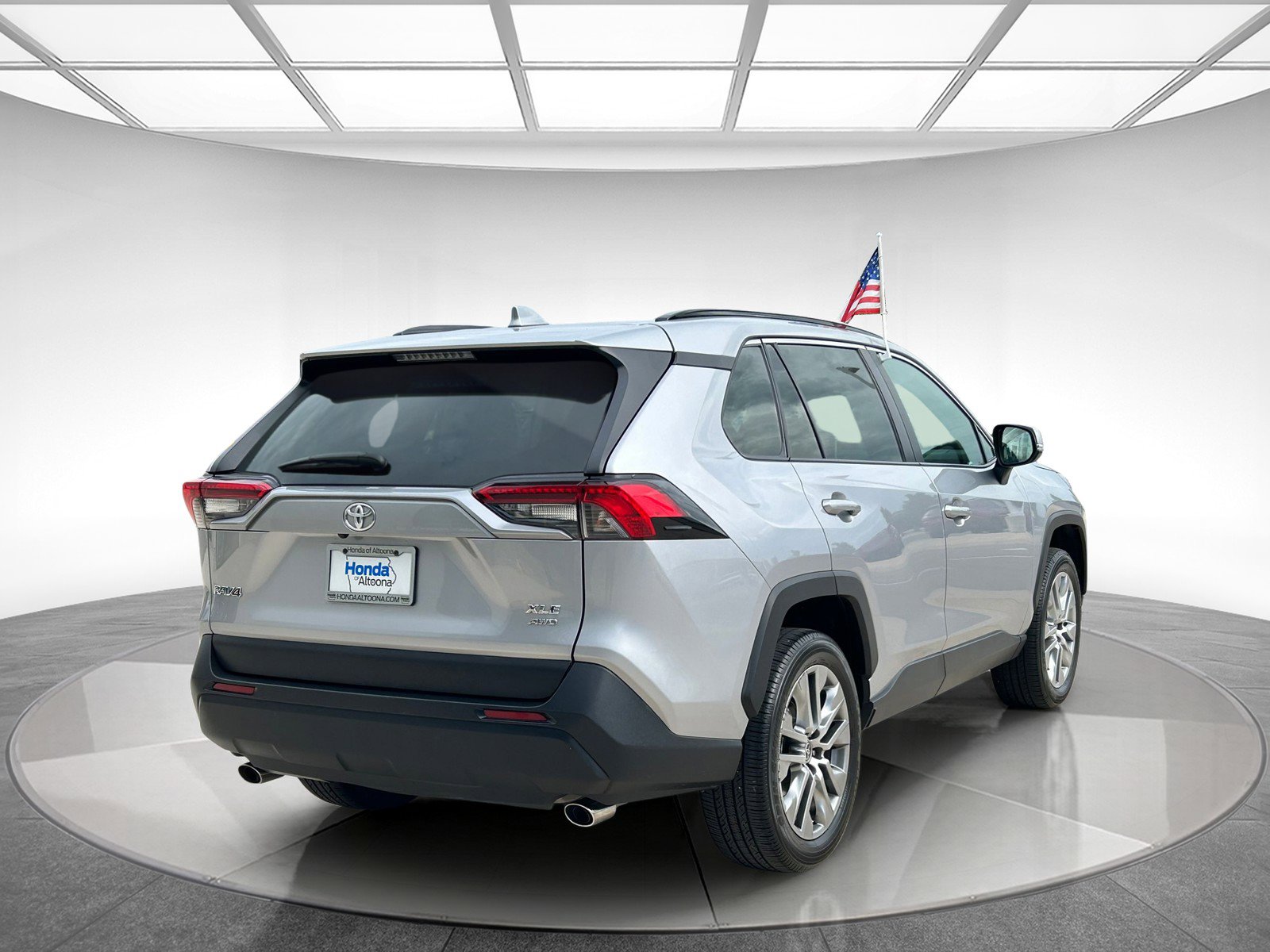 2022 Toyota RAV4 XLE Premium photo 5