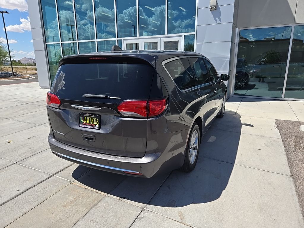 2020 Chrysler Pacifica Touring photo 7