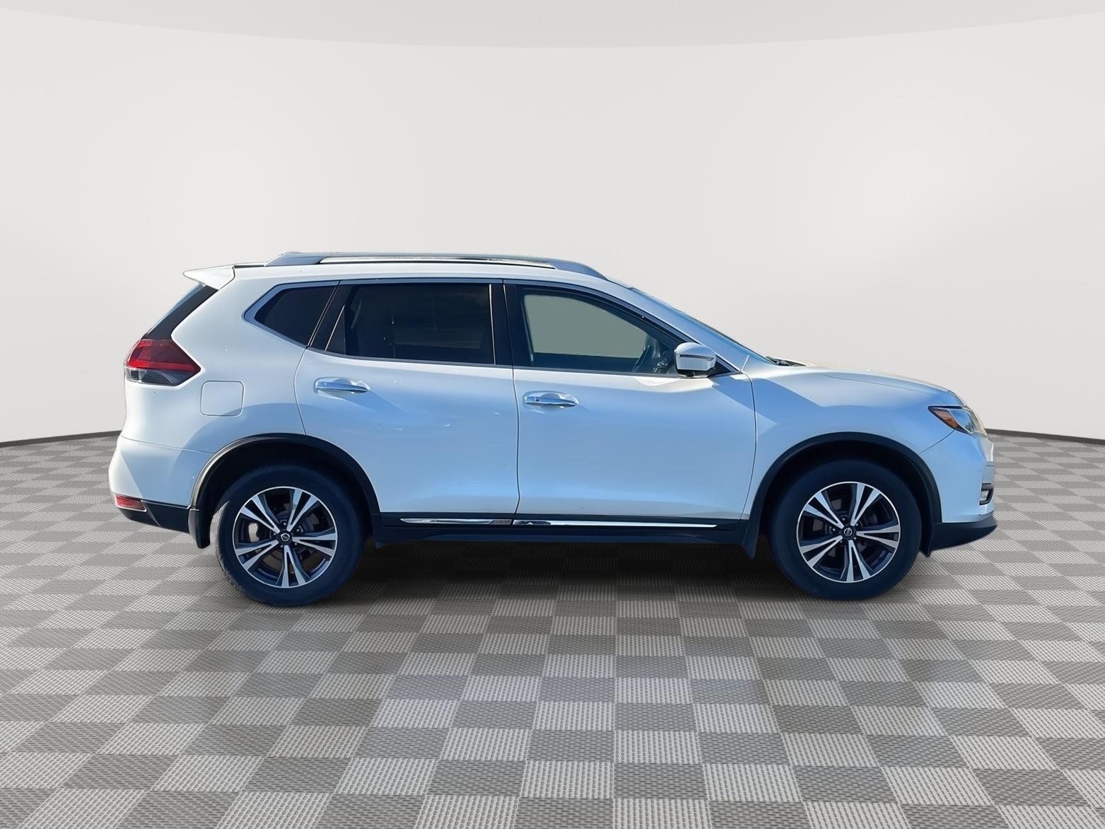 Used 2018 Nissan Rogue SL with VIN 5N1AT2MV9JC800062 for sale in Union Gap, WA