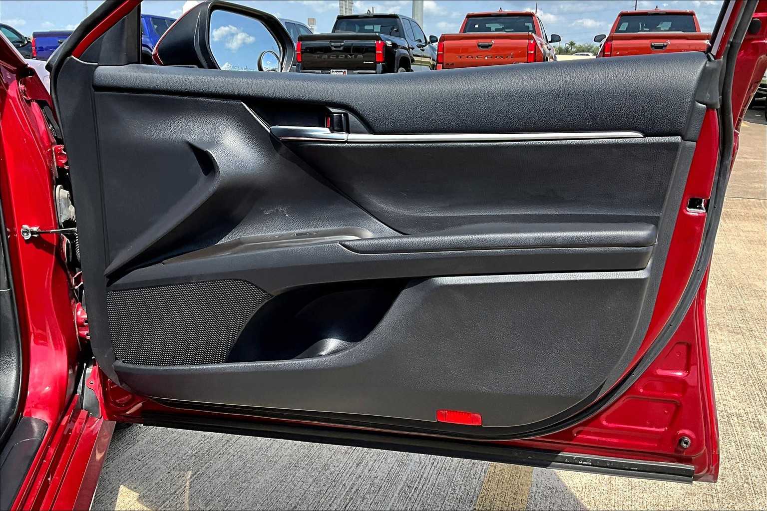 2022 Toyota Camry LE photo 22