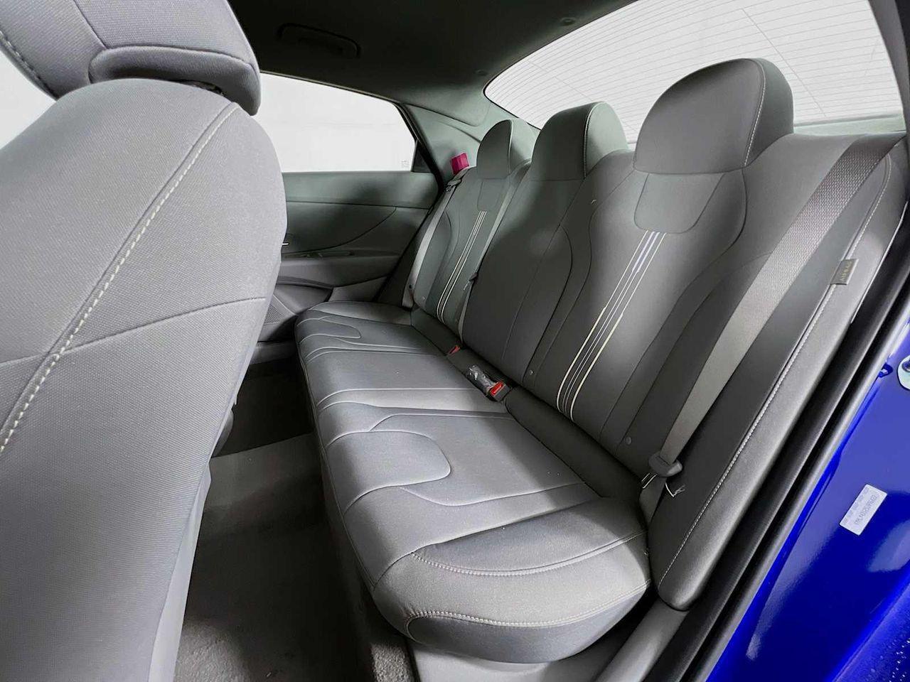 2025 Hyundai Elantra SEL Sport photo 13