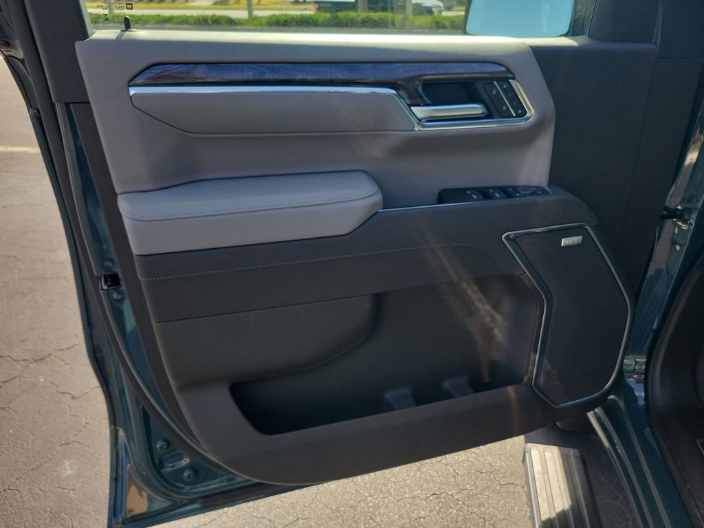2025 Chevrolet Silverado LTZ photo 40