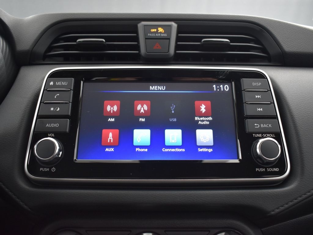 2025 Nissan Versa 1.6 S photo 9