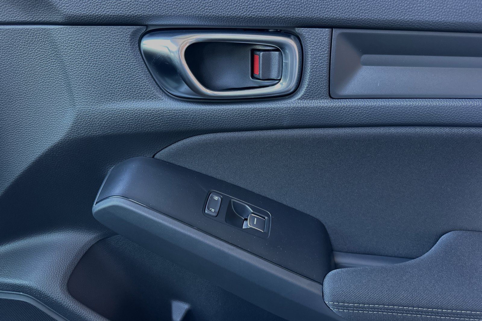2025 Honda Civic Hatchback Sport photo 17