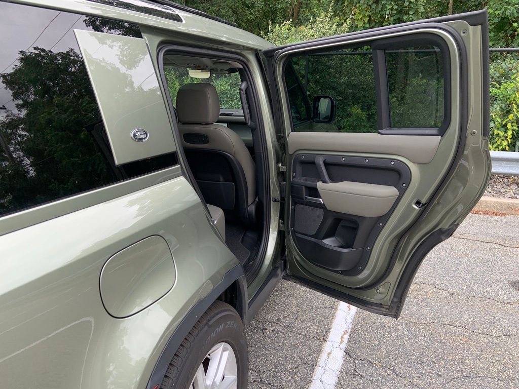 2021 Land Rover Defender 110 S photo 19