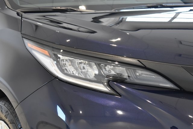 2023 Toyota Sienna XSE photo 2
