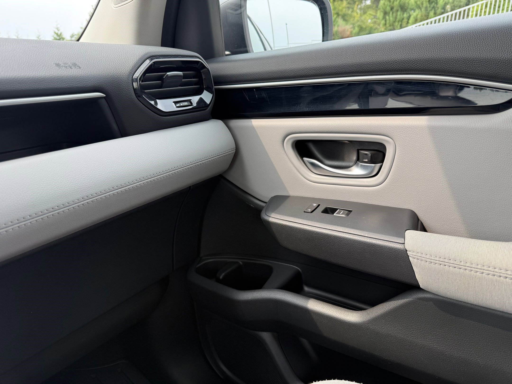 2024 Honda Pilot LX photo 19