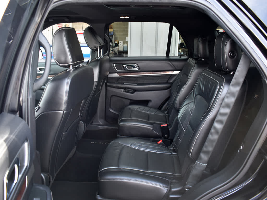 2019 Ford Explorer Platinum photo 4