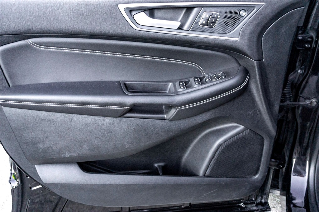 2024 Ford Edge Titanium photo 10